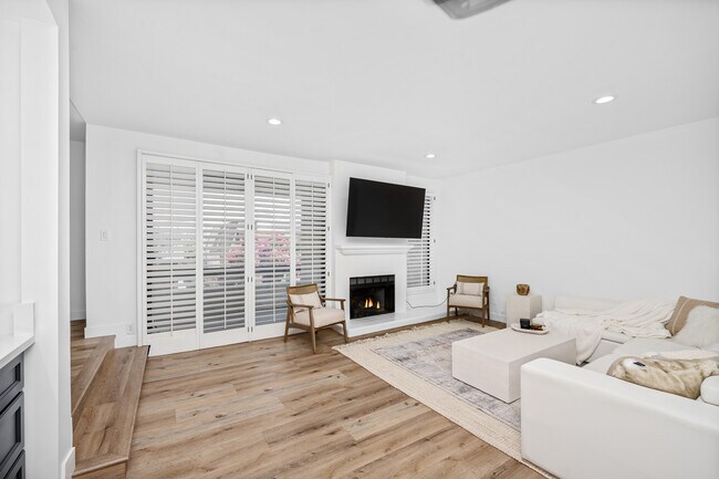 Foto del edificio - 5237 Newcastle Ave