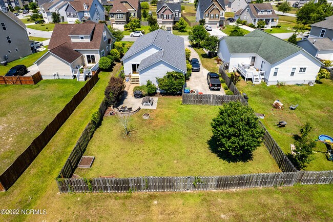 Foto del edificio - 411 Bald Cypress Ln