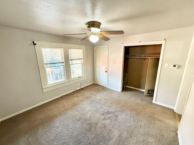 Building Photo - Cozy 1 bed/1 bath duplex!