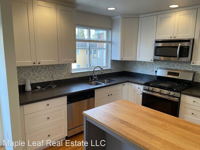 Building Photo - 3 br, 2.5 bath House - 3643 22nd Ave W