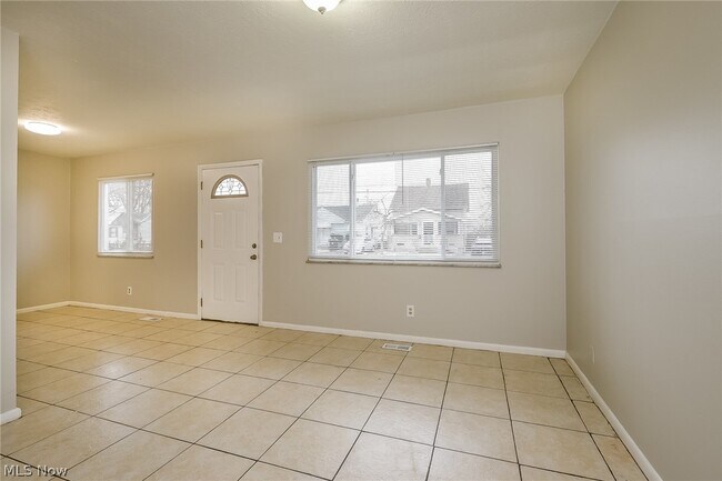 Building Photo - 12118 Milligan Ave