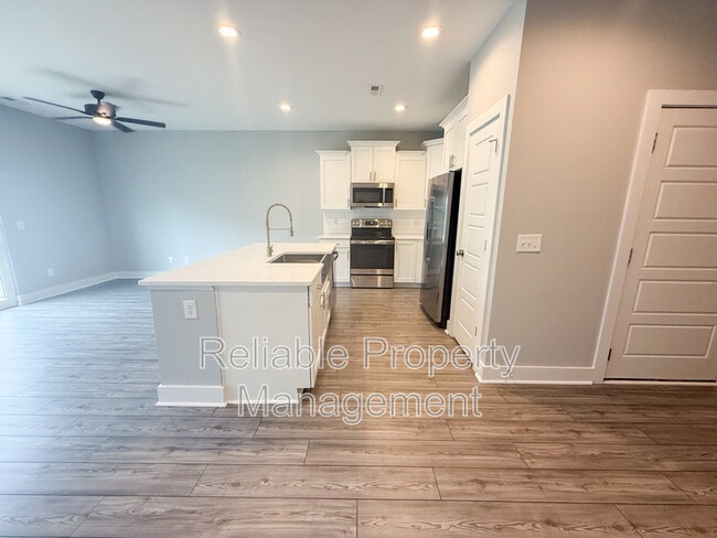 Building Photo - 14 S Laird Dr