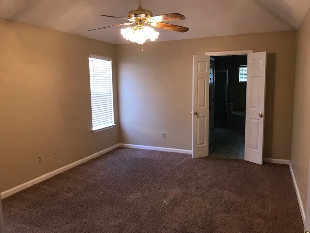 Foto del edificio - 5616 Autumn Valley Dr