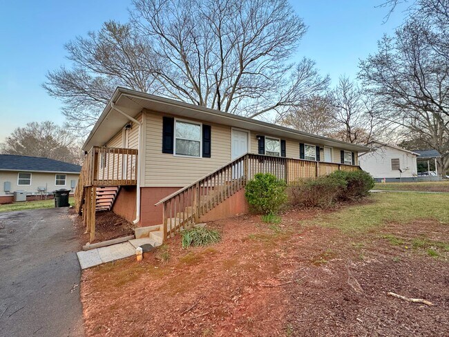 Foto del edificio - 306 Jones Ave