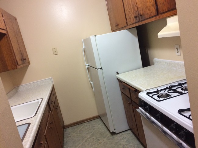 Kitchen in one bedroom - Roberts Court