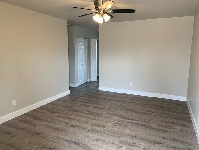 Foto del edificio - 1343 E 56th St