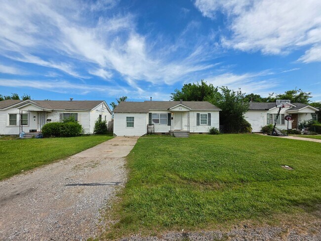 Foto del edificio - 3 Bed 1 Bath Home in Shawnee!