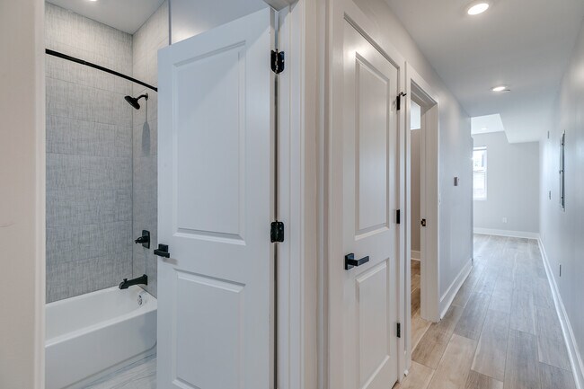 Building Photo - 811 N 40th St