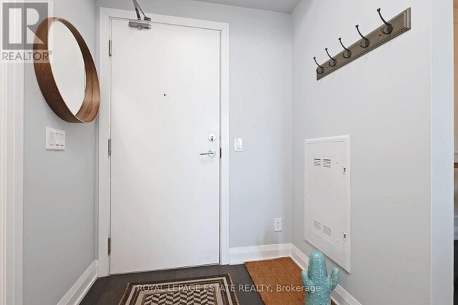 Building Photo - 3655 Kingston Rd