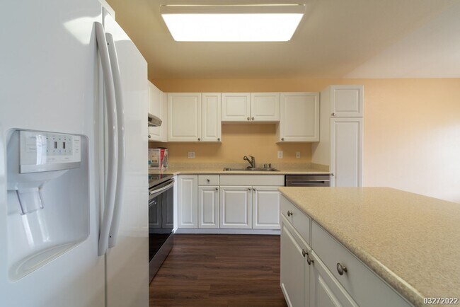 Foto del edificio - CENTRAL AC 3BR 2.5BA WITH 2-Car Garage & Newer Appliances @ SPINNAKER, Ewa Beach!