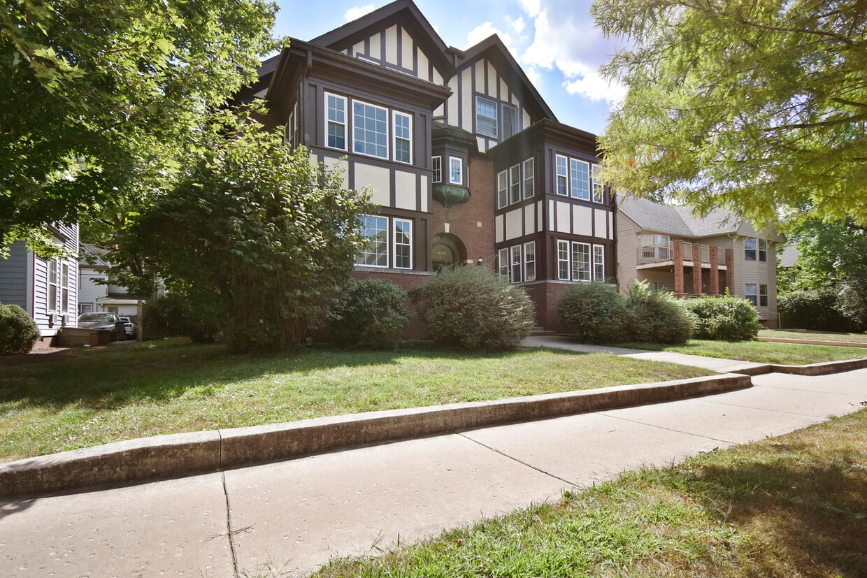 Primary Photo - 603 W Green St