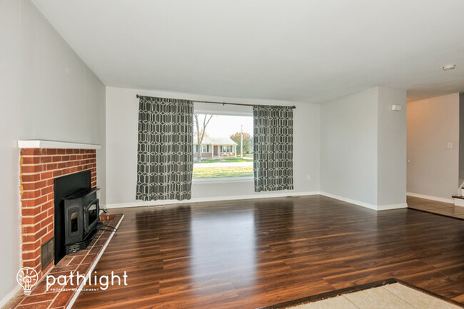 Foto del edificio - 49 West Ofallon Drive, O'Fallon, MO, 63366