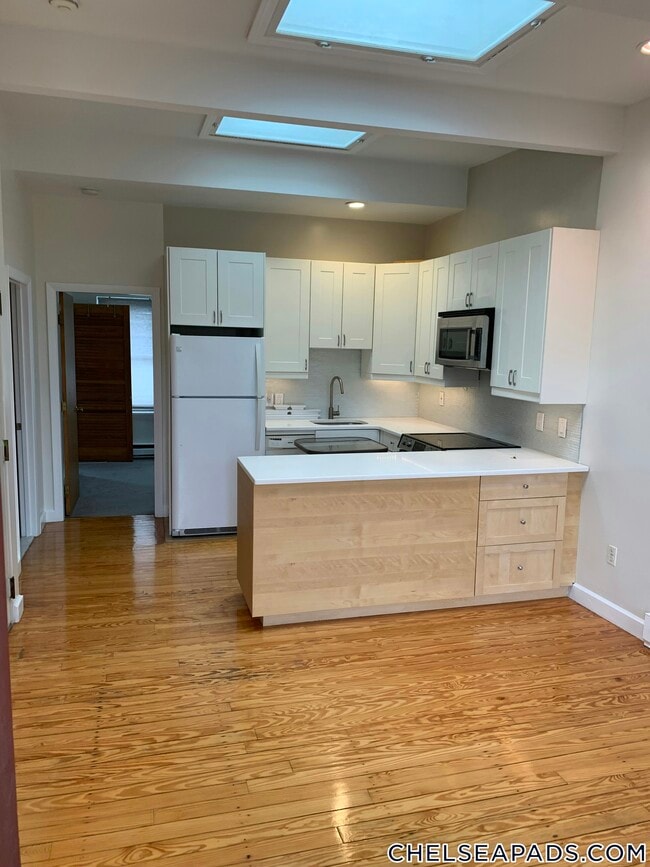 Building Photo - 38 Williams St