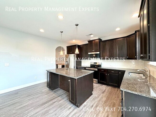 Foto del edificio - 112 Cramerton Mills Pkwy