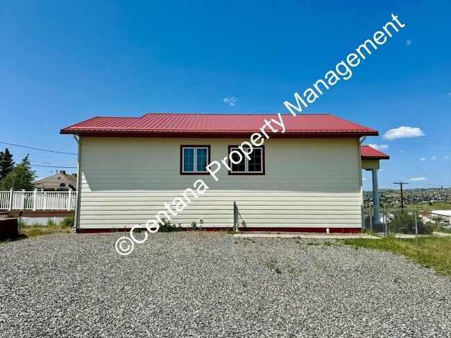 Foto del edificio - Beautiful home on the outskirts of town!