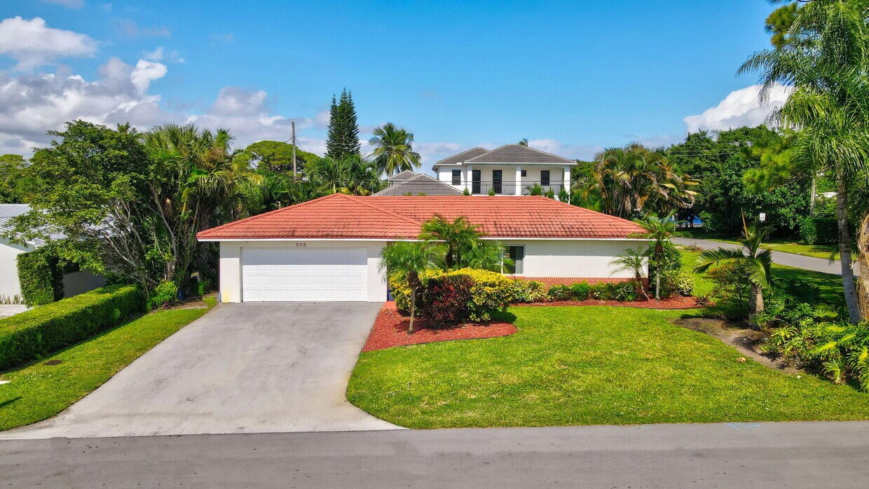 Primary Photo - 905 Sunset Rd