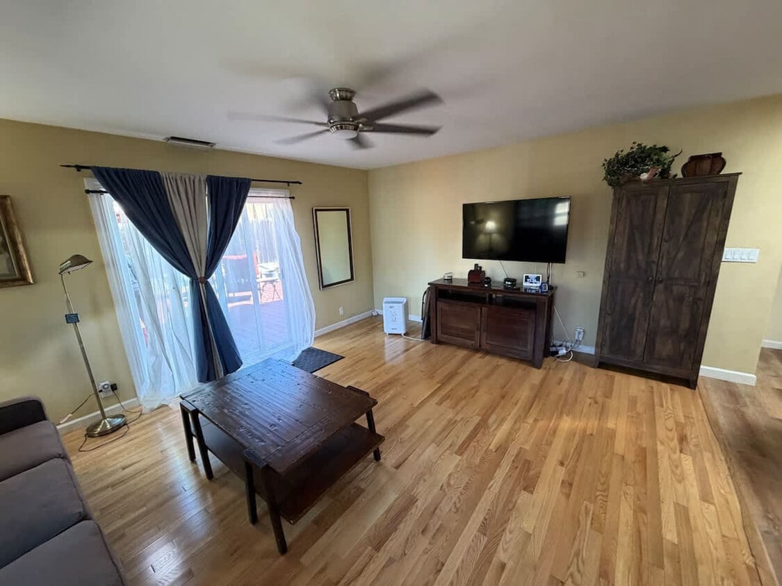 Foto principal - 2069 Horne St