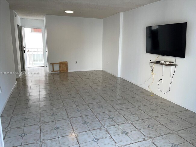 Building Photo - 1357 Collins Ave
