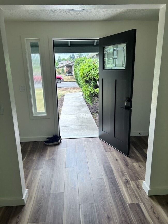 Building Photo - Single Level 4 bedroom in Heart of Vancouver