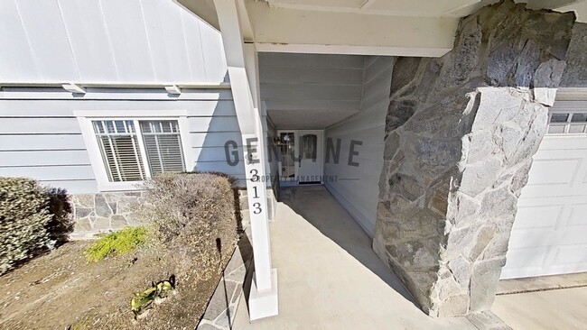 Building Photo - Beautifully Upgraded 4 Bedroom Pool House ...