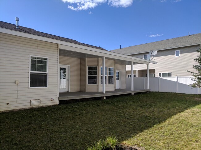 Building Photo - 307 Cole Ave