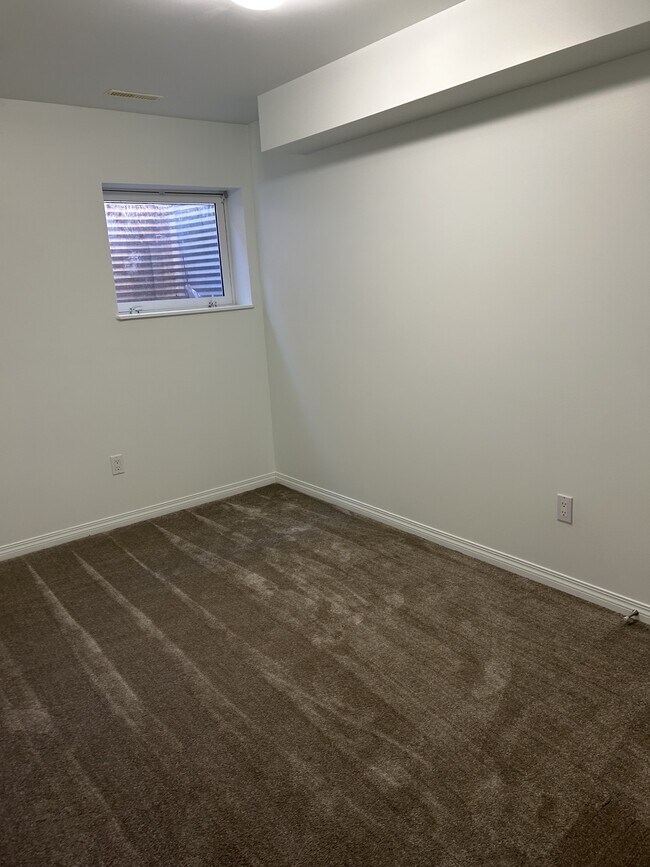 Building Photo - 12521-12577 77 St NW