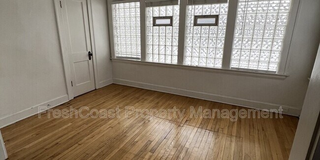 Foto del edificio - 12401 Larchmere Blvd