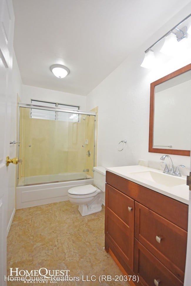 Building Photo - 1402 Onioni St