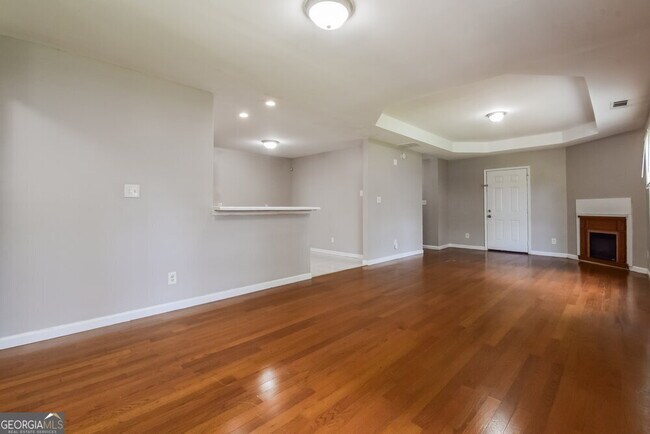 Foto del edificio - 700 S Grand Ave NW