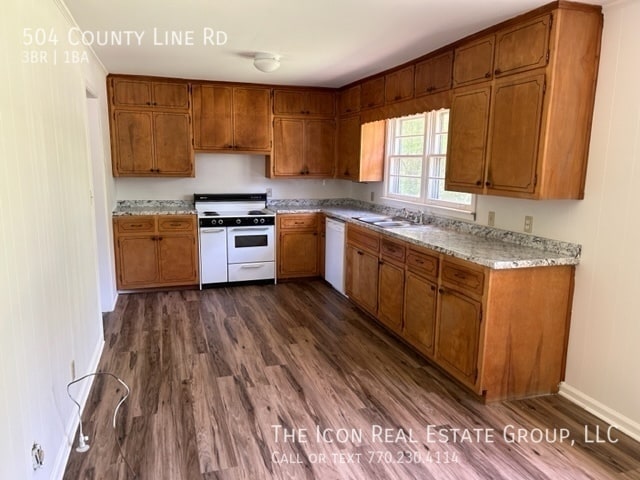 Building Photo - 3/1 home on acreage in Cumming