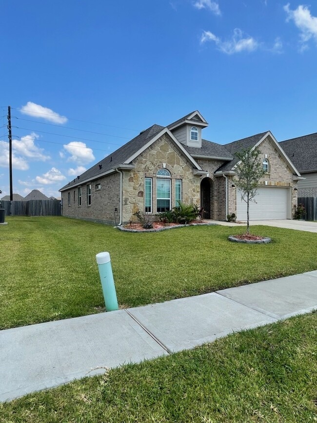 Building Photo - 14007 S River Dr
