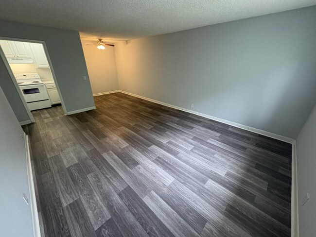 Photo - 1005 Hickory Hill Ln Apartment