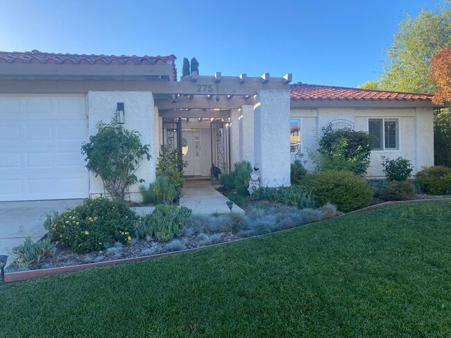 Foto del edificio - Single story 4 bed, 2 bath home in Newbury...