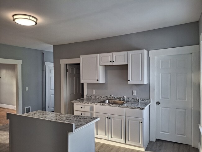 Building Photo - 14 Florence St