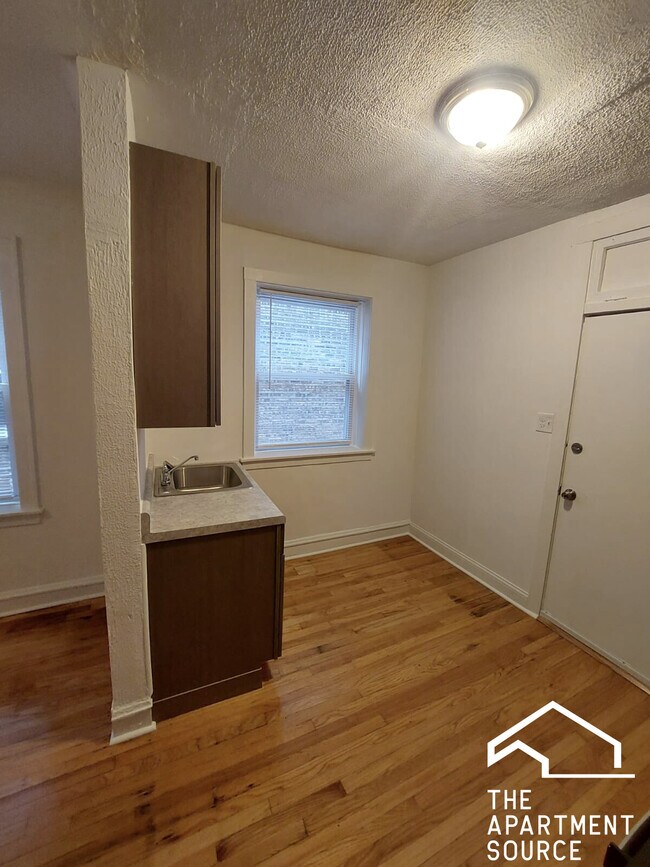 Building Photo - 3816 W Thomas St