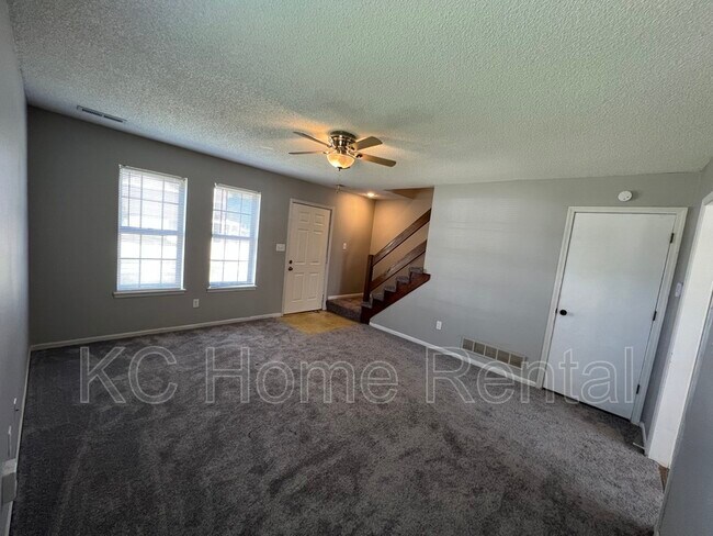 Building Photo - 808 SW Meadowridge Dr