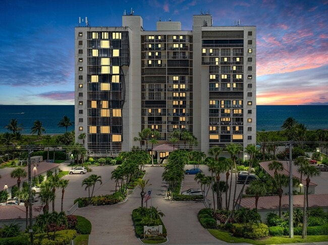 Building Photo - 3100 N Hwy A1A