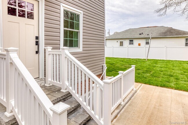 Foto del edificio - 1953 Freeman Ave