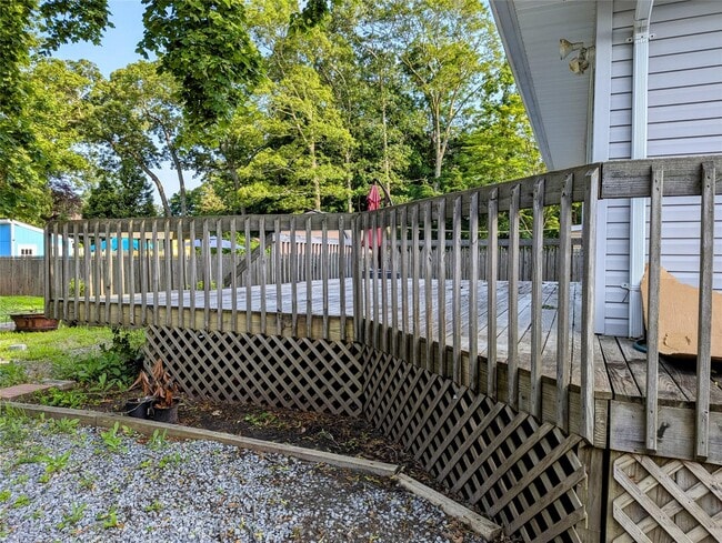 Building Photo - 139 Pine Neck Ave