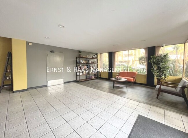 Foto del edificio - Totally Remodeled Downtown Condo with Beau...