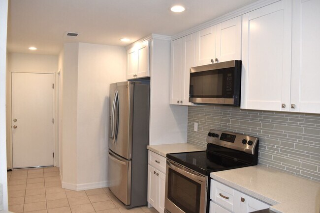 Foto del edificio - 3 Bedroom 2.5 Bath Townhome in the Knolls- El Cajon