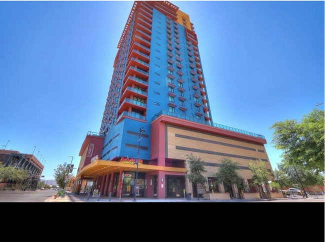 Photo - 310 S 4th St House