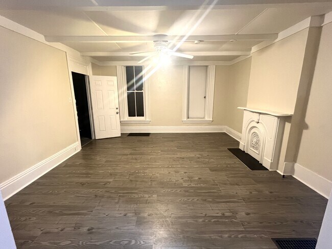 Foto del edificio - 239 W 16th St