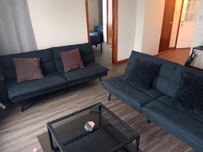 Foto del edificio - 700 W Dominick St