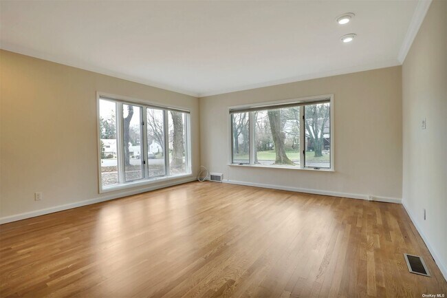 Building Photo - 17 Hilltop Dr