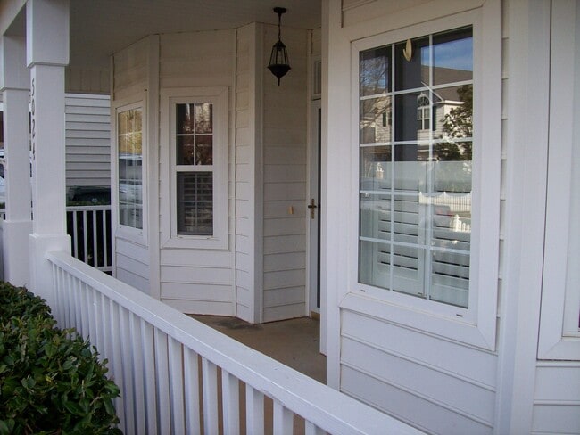 Foto del edificio - 5024 Village Lawn Dr