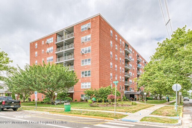 Foto del edificio - 1615 Park Ave