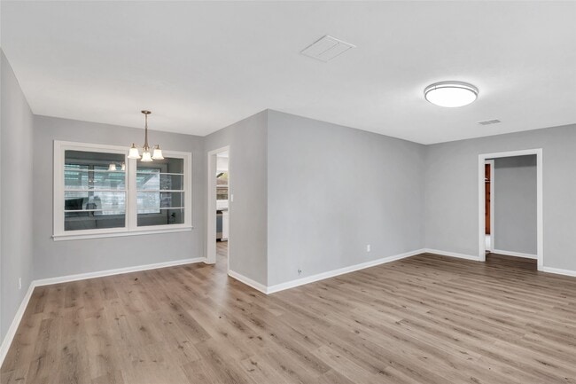 Building Photo - 116 12th Ave N