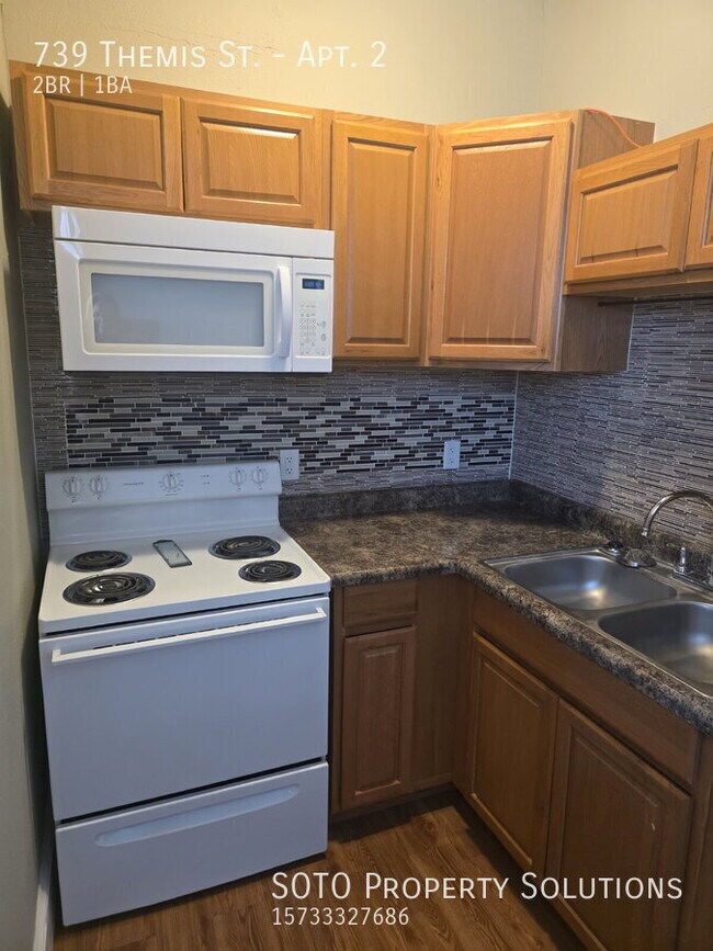Building Photo - 739 Themis St