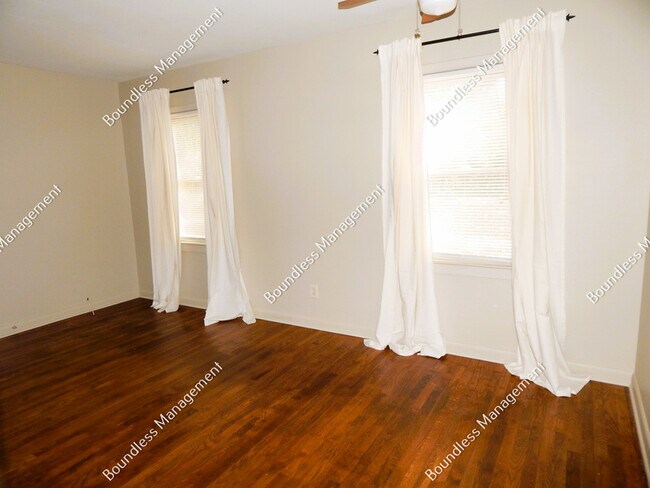 Building Photo - 2476 Maple St